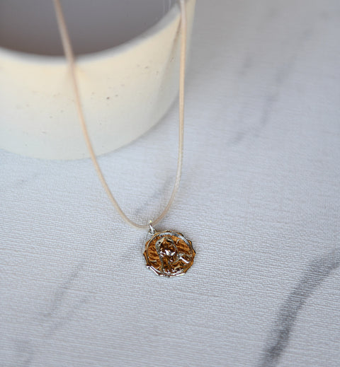 Collar Virgen Cuerito Beige