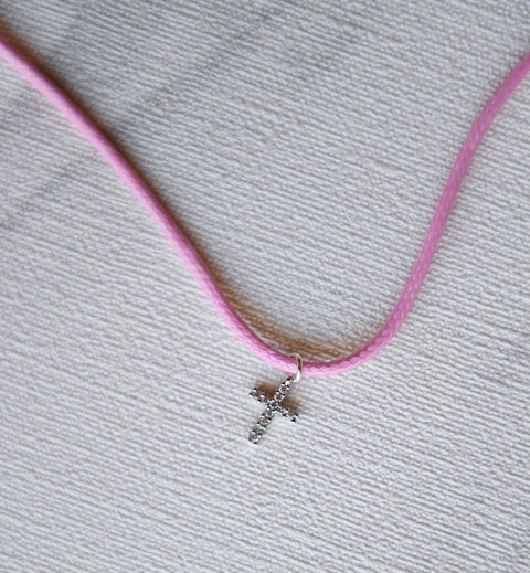 Collar Cruz Circones Plateada Cuerito Rosado