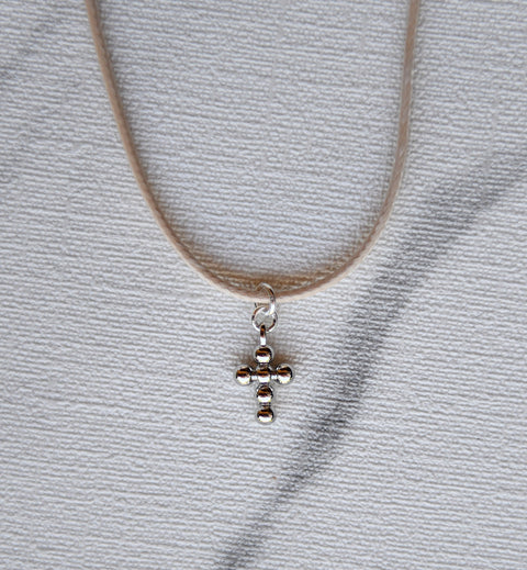 Collar Cruz Pelotitas Cuerito Beige