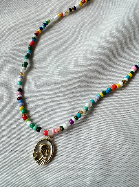 Collar Virgen Nacar Mostacillas Color