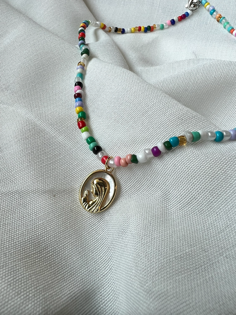 Collar Virgen Nacar Mostacillas Color