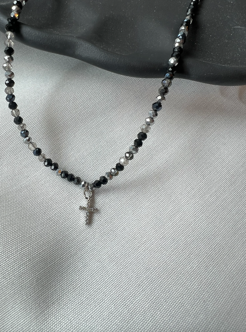 Collar Cruz Circones Mostacillas Negras